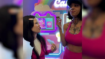 Insta models yhivi & ravyn alexa turn shoot into threesome