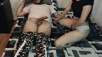 Descubro ami amiga chupando la verga de mi hermanastro yo me follo su amigo