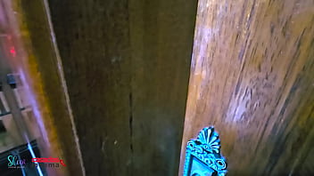 The black guy got me in the shower and the cuckold stayed outside o negão me pegando no banho e o corno ficou para o lado de fora