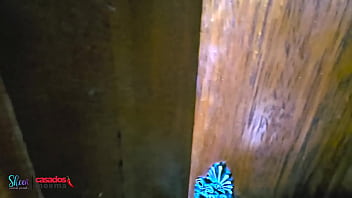 The black guy got me in the shower and the cuckold stayed outside o negão me pegando no banho e o corno ficou para o lado de fora