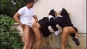 Dos monjas para una polla Dos monjas para una polla