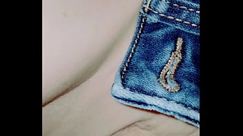 Up close to the misses getn herself off