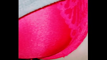 Up close to the misses getn herself off