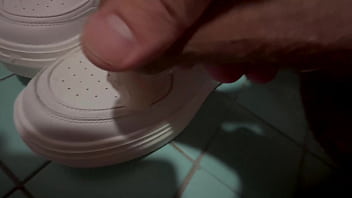 You and 18 years old teen go to the public tpoilet together and you make her squirt in her sporty thong