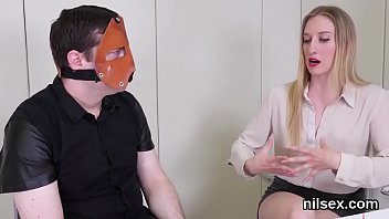 Crazy gets her fuckholes stretched and intensely banged Crazy gets her fuckholes stretched and intensely banged