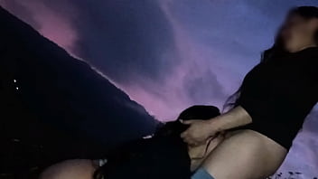 Esposas putas zorras latinas mexicanas se comen la concha en el bosque