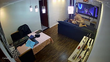 Foda flagrada por câmeras de seguraça novinha leva rola no cú