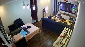 Foda flagrada por câmeras de seguraça novinha leva rola no cú