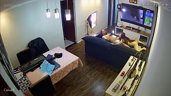 Foda flagrada por câmeras de seguraça novinha leva rola no cú