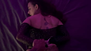 Minha vizinha apanhou e fodeu até gozar