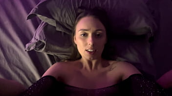 Minha vizinha apanhou e fodeu até gozar