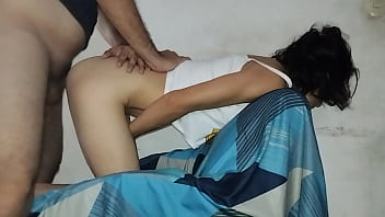 La folle en posición de perrito y disfruto mucho mi verga en su coño y mi leche en sus entrañas creampie