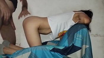 La folle en posición de perrito y disfruto mucho mi verga en su coño y mi leche en sus entrañas creampie