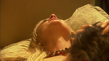 Una troia bionda scopata a pecora