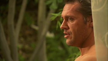 Una troia bionda scopata a pecora