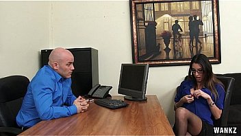 Office hottie dava foxx blows her boss to keep her job