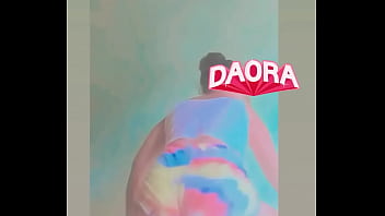 Gata mostrando o rabo