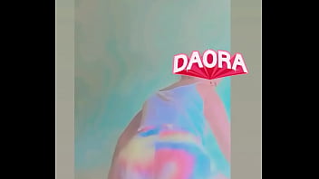 Gata mostrando o rabo