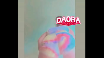 Gata mostrando o rabo