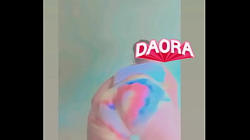 Gata mostrando o rabo