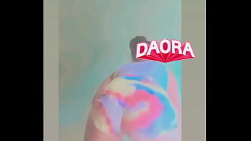 Gata mostrando o rabo