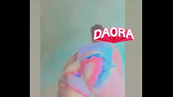 Gata mostrando o rabo