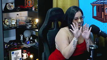 Ruan atacou a pri melancia de jeito prendeu os braços dela com a algema e encheu ela de beijos ainda pegou na buceta dela podcast pápum no barraco