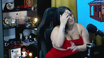 Ruan atacou a pri melancia de jeito prendeu os braços dela com a algema e encheu ela de beijos ainda pegou na buceta dela podcast pápum no barraco