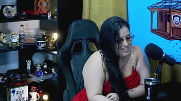 Ruan atacou a pri melancia de jeito prendeu os braços dela com a algema e encheu ela de beijos ainda pegou na buceta dela podcast pápum no barraco