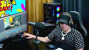 Ruan atacou a pri melancia de jeito prendeu os braços dela com a algema e encheu ela de beijos ainda pegou na buceta dela podcast pápum no barraco