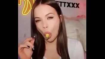 That’s the guy to suck banana in tikizia