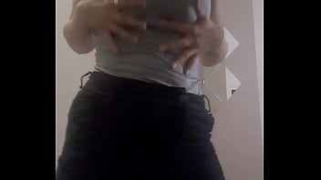 Petit déhanché du bassin alors ça vous inspire envie d ́en voir