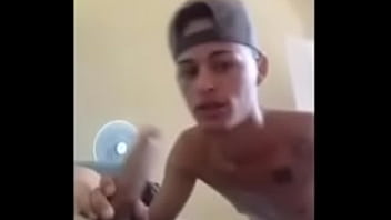 Amigo Se La Deja Chupar De Su Amigo Gay thumbnail