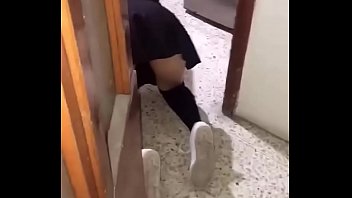 Mexicana puta es follada por su hermanastro mientras hace quehacer casero real Mexicana puta es follada por su hermanastro mientras hace quehacer casero real