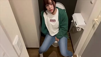 【女子大生のプライベートオナニー】おまんこの毛がボーボーの真面目の女子大生のオナニーがエロい