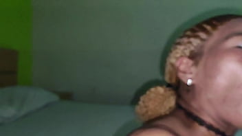 Elle le gusta hacer cada momento el mamar mi pene con todo el placer