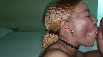 Elle le gusta hacer cada momento el mamar mi pene con todo el placer Elle le gusta hacer cada momento el mamar mi pene con todo el placer