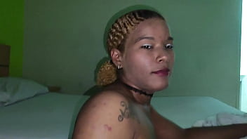 Elle le gusta hacer cada momento el mamar mi pene con todo el placer