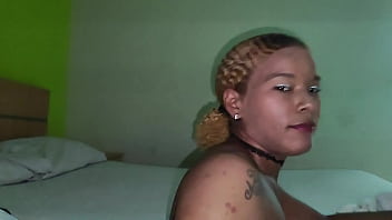 Elle le gusta hacer cada momento el mamar mi pene con todo el placer