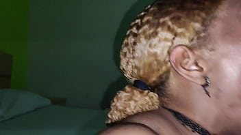 Elle le gusta hacer cada momento el mamar mi pene con todo el placer