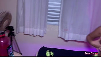 Chupando o pau do corno enquanto gemia e gozava na piroka de outro