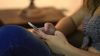 Sexo com uma novinha na sala de espera