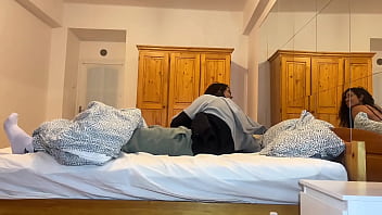 Fui acordar meu enteado pra tomar café da manhã e ele socou a pica no meu cuzinho completo no sheer red