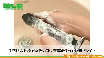 ズンズンとアナルの奥を突き上げる、強力吸盤付きのアナルバイブ