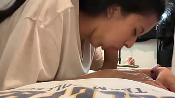 Increible mamada de mi hermanastra mientras estábamos solos en casa