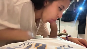 Increible mamada de mi hermanastra mientras estábamos solos en casa