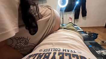 Increible mamada de mi hermanastra mientras estábamos solos en casa