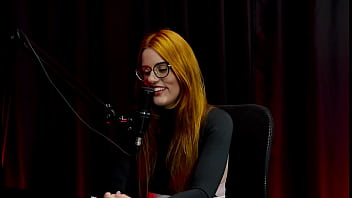 A menina gozou na primeira vez foi na festa achando que o cara que estava curtindo era gay mas bella ruiva watch sheer red