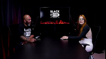 A menina gozou na primeira vez foi na festa achando que o cara que estava curtindo era gay mas bella ruiva watch sheer red