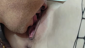 Close up pussy eating cunnilingus pussy licked until she came